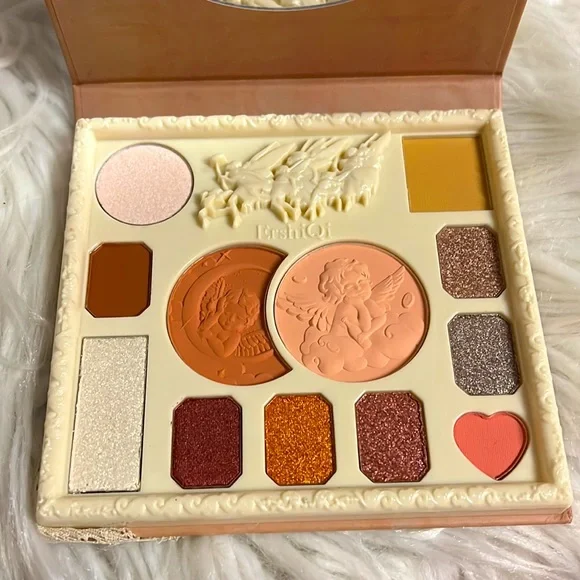 NWT Angel eyeshadow palette - Picture 2 of 7